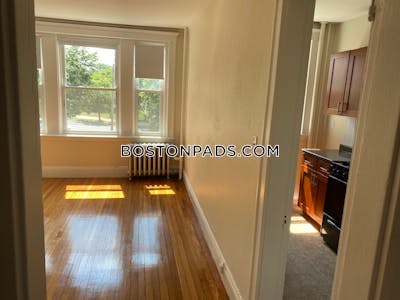 Fenway/kenmore Renovated 1 bed 1 bath available 9/1 on Boylston St in Fenway! Boston - $2,375 50% Fee