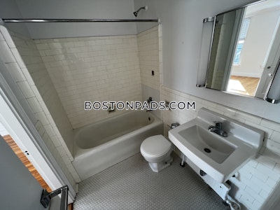 Brookline 1 Bed 1 Bath BROOKLINE- COOLIDGE CORNER $3,453  Coolidge Corner - $3,159